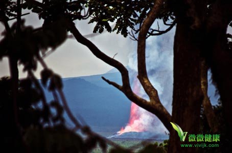 尼亞穆拉吉拉火山.jpg