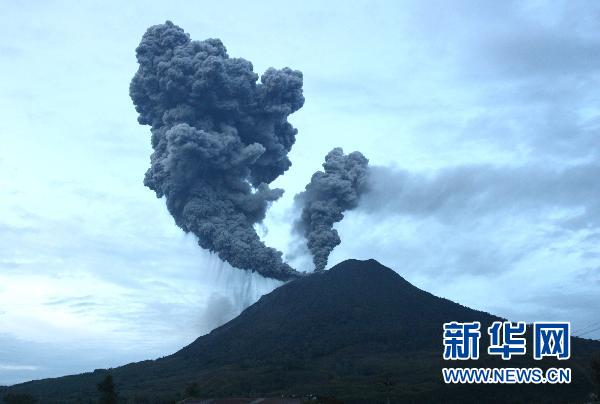 錫納朋火山.jpg