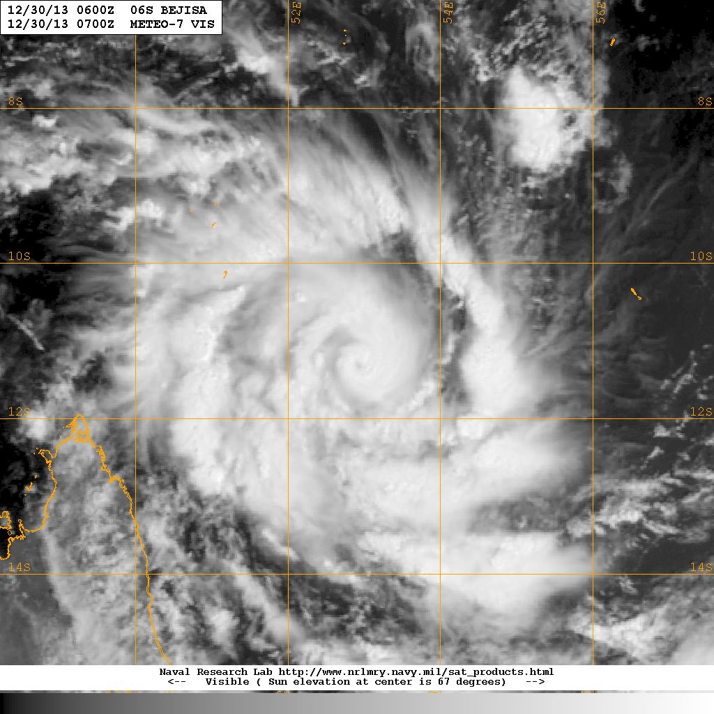 20131230.0700.meteo7.x.vis1km_high.06SBEJISA.60kts-978mb-112S-529E.100pc.jpg