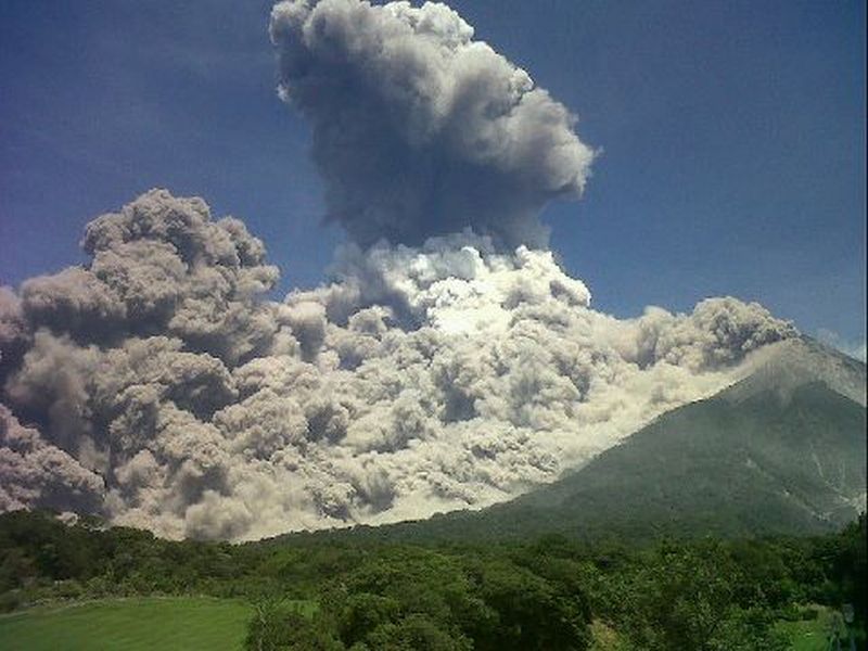 Fuego pyroclastic flow 1.jpg