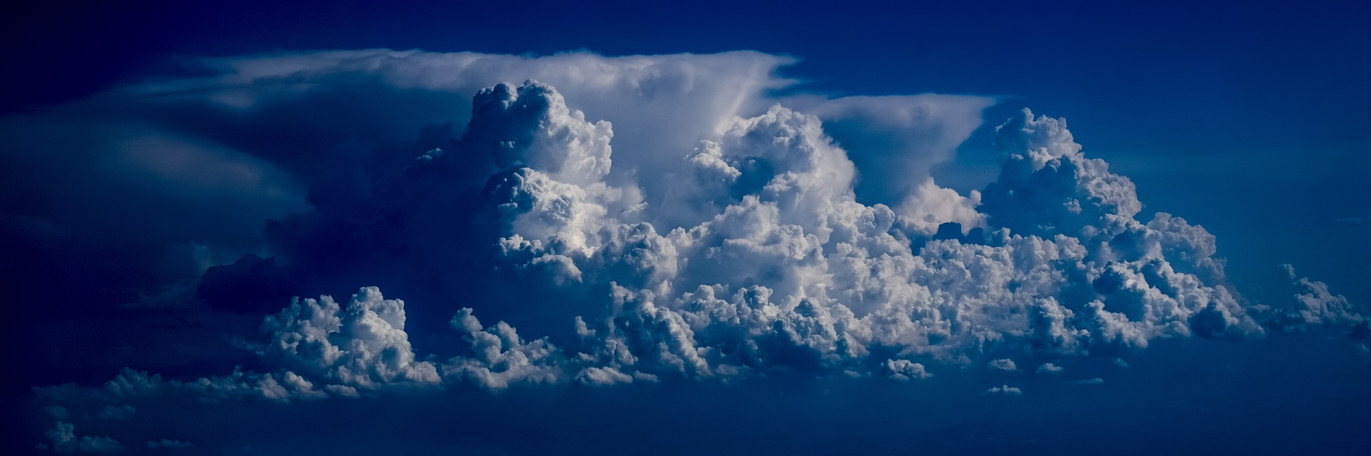 clouds-3526558_1920.jpg