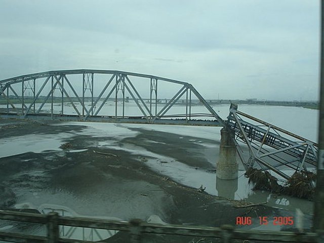 海棠颱風 高屏鐵橋2.jpg