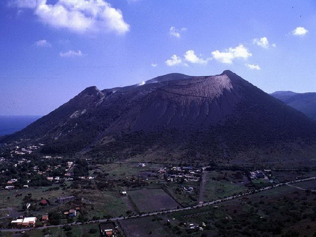 義大利超級火山坎皮佛萊格瑞（Campi Flegrei caldera）.jpg