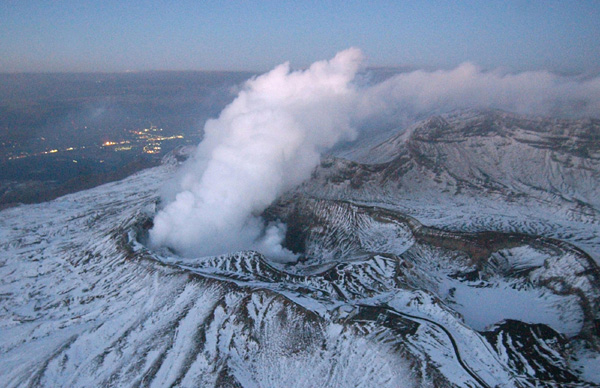 日本 阿蘇山火山.jpg