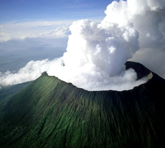 剛果尼拉貢戈火山.jpg
